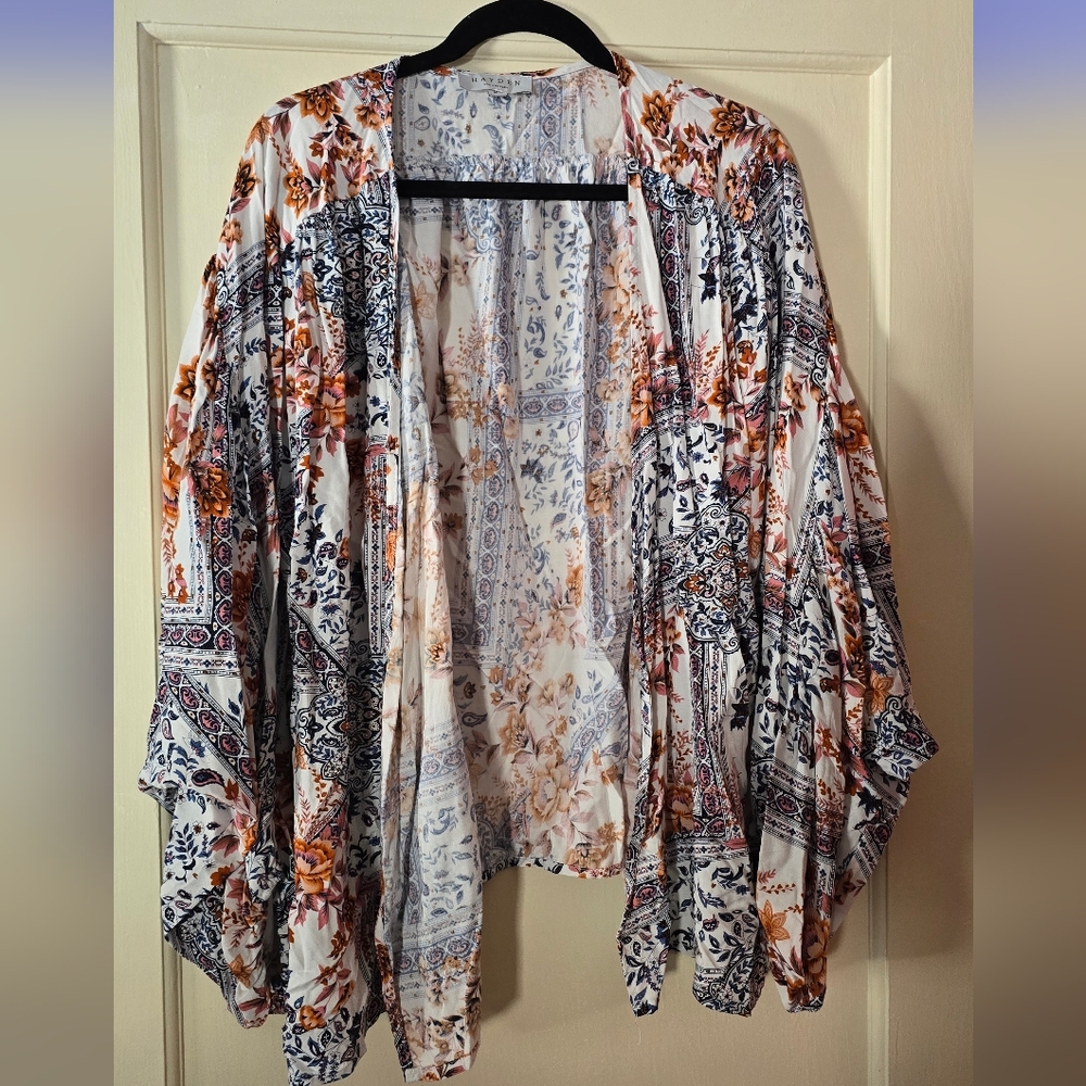 NWOT sz M Floral Patterned Women's Kimono Jacket